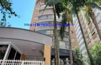 Condomínio com área de lazer: jardim, piscina, playground, sala de ginástica, salão de festa e sauna.