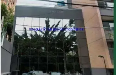 Prédio comercial 932,98 m²; possui 3 pavimentos, 04 banheiros e 03 vagas na garagem.   excelente localização, á 3 minutos andando para a estação