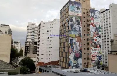 Condomínio com segurança, portaria 24h e zelador.  excelente localização à 9 minutos andando para a estação do metrô consolação,