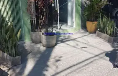 Loja 150m² e 01 banheiro.  excelente localização entre as ruas inácio pereira da rocha, deputado lacerda franco e cardeal arcoverde.