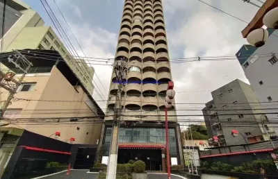 Apartamento flat mobiliado 40m², 01 dormitório, 01 banheiro e 01 vaga de garagem.  condomínio com portaria, segurança e academia.  excelente