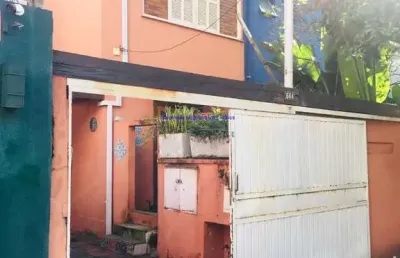 Sobrado 177m², 04 dormitórios (sendo 01 suíte), 03 banheiros e 02 vagas na garagem.  excelente localização entre as ruas dona helena de salles gusmão,