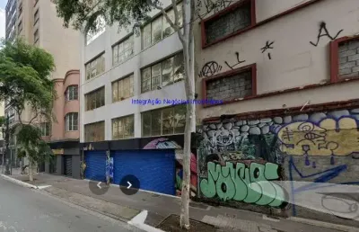 Prédio 2.500m² e 02 banheiros.  excelente localização á 6 minutos andando para estação do metrô santa cecilia; entre a rua doutor frederico steide