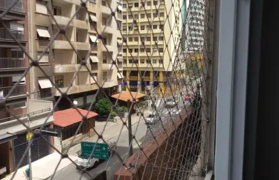 Apartamento 55m², 01 dormitório e 01 banheiro.    condomínio com portaria.   excelente localização á 9 minutos andando para a estação do metrô