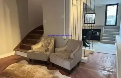 Casa 133m², 03 dormitórios (sendo suítes), 04 banheiros, 01 escritório e piscina.  excelente localização á 9 minutos andando para a estação do metrô