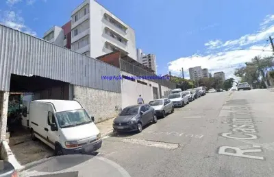 Galpão 500m², 01 banheiro e 20 vagas de garagem.  ótima localização entre as ruas cristóvão perira, gutemberg e avenida jornalista roberto marinho.  t