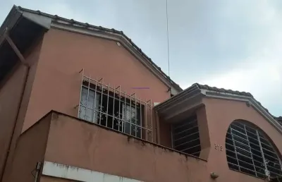 Casa comercial 166m² , com 4 salas, 2 banheiros e 2 vagas de garagem.  excelente localização, à 8 minutos andando para a estação jardim são paulo