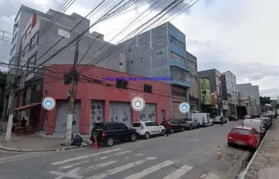 Predio 617m² e 04 banheiros.  excelente localização entre as ruas canindé, hannemann e carnot.