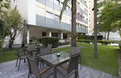Apartamento 213,50m², 03 dormitórios (sendo suítes), 04 banheiros, 02 vagas na garagem.  condomínio com portaria e segurança.  ótima localização