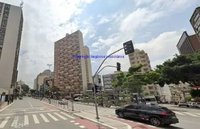 Prédio 1.800m², 09 andares, 04 conjuntos comerciais por andar, 03 lojas e 13 banheiros .   excelente localização