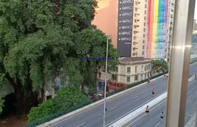 Apartamento 113m², 02 dormitórios e 02 banheiros.  condomínio com portaria.  excelente localização á 2 minutos andando para a estação do metrô
