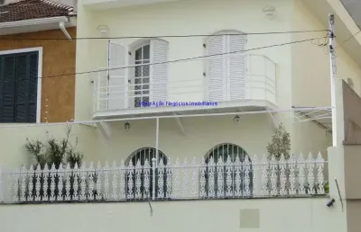 Sobrado comercial 240m², 011 salas, 05 banheiros e 02 vagas na garagem.  excelente localização entre as ruas eça de queiróz, coronel oscar porto
