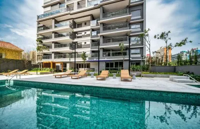 Apartamento studio 27m², 01 dormitório e 01 banheiro. (fotos ilustrativas).  condomínio com portaria, segurança, piscina e academia.  excelente
