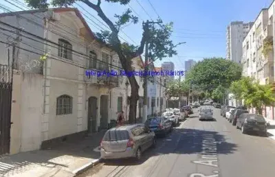 Casa 300m², 03 dormitórios e 02 banheiros.  excelente localização, entre as ruas solimões, salescópolis e avenida rudge.
