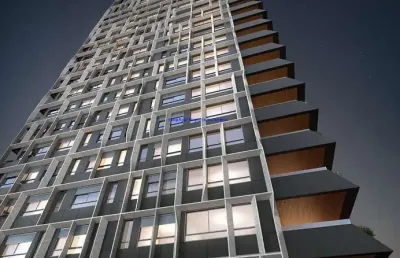 Apartamento 252m², 04 dormitórios (sendo suítes), 05 banheiros e 02 vagas na garagem; (fotos ilustrativas, entrega prevista para setembro/2025).
