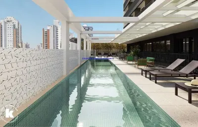 Apartamento 32m², 01dormitório, 01 banheiro e 01 vaga de garagem; ( fotos ilustrativa).  condomínio com segurança, piscina, academia e salão de festas