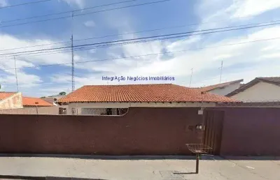Casa 360m², 03 dormitórios, 03 banheiros, piscina e edícula.  excelente localização, entre as ruas bahia, são paulo e avenida anita costa.