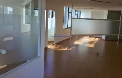 Conjunto comercial 139,57m²,  em bom estado de conservação, com copa, banheiros, 2 vagas de garagem, ar condicionado. ótima localização na esquina.