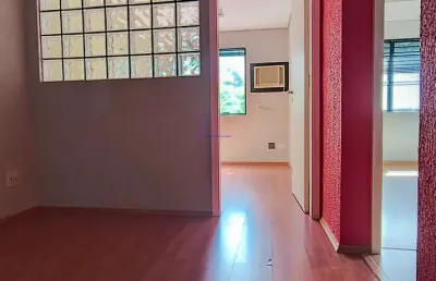 Conjunto comercial 33m², 01 sala e 01 banheiro.  condomínio com recepção e segurança.  excelente localização á 3 minutos andando para a estação