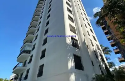 Apartamento 340m², 04 dormitórios (sendo 02 suítes), 05 banheiros, 05 vagas de garagem e 02 quartos na área de serviço.  condomínio com portaria