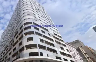 Apartamento mobiliado 50m², 01 dormitório e 01 banheiro.  condomínio com portaria e segurança.  excelente localização