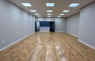 Loja 538m² e 02 banheiros.  excelente localização, á 1 minuto andando para a estação do metrô são bento; entre as ruas liber badaró, boa vista