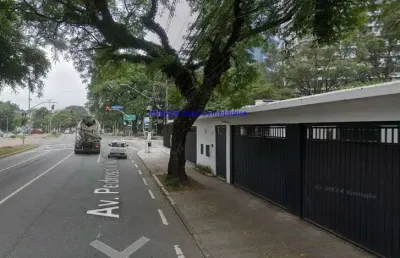 Casa 250m², 04 salas, 01 copa, 05 banheiros e 05 vagas de garagem.  excelente localização entre as ruas mário guastini, almeida garret