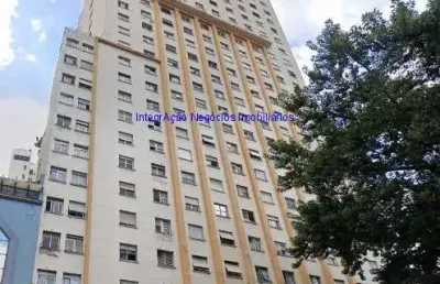 Apartamento 42m², 01 dormitório e 01 banheiro.  condomínio com portaria e churrasqueira.  excelente localização á 6 minutos andando para a estação