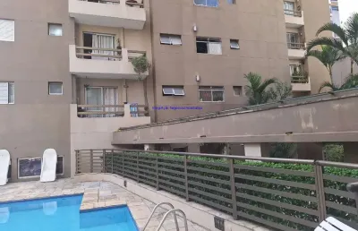 Apartamento 80m², 02 dormitórios, 01 banheiro e 01 vaga de garagem.  condomínio com portaria, segurança, piscina, academia e salão de festas.