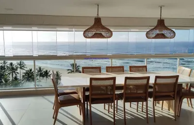 Apartamento cobertura mobiliado 300m², 05 dormitórios (sendo suítes), 06 banheiros e 03 vagas de garagem.  condomínio com portaria, segurança, piscina