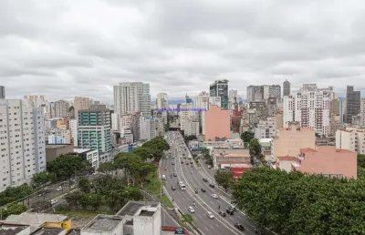 Apartamento 35m², 01 dormitório e 01 banheiro.  condomínio com portaria, segurança, piscina, academia e salão de festas.  excelente localização