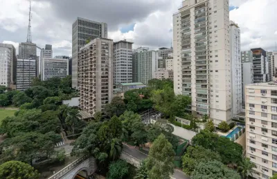 Apartamento 80m², 02 dormitórios (sendo 01 suíte), 02 banheiros e 02 vagas na garagem.   condomínio com portaria e segurança   excelente localização