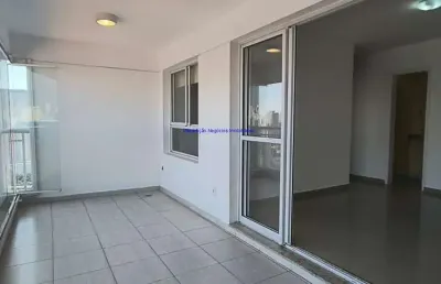 Apartamento 135m², 03 dormitórios (sendo 01 suíte), 02 banheiros e 02 vagas na garagem.  condomínio com portaria, segurança, piscina, academia