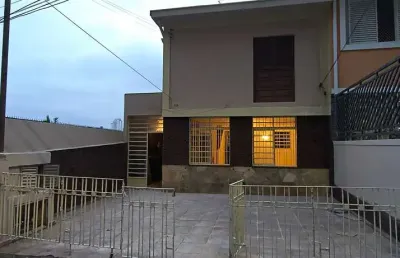 Casa 170m², 03 dormitórios, 02 banheiros e 03 vagas de garagem.   excelente  localização, á 9 minutos andando para a estação do metrô vila madalena