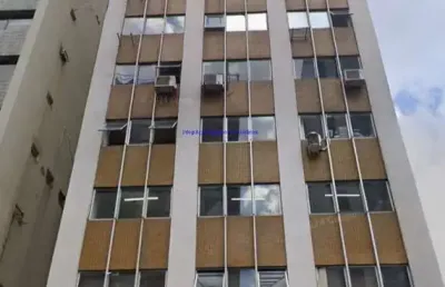 Conjunto comercial 200m², 04 banheiros e 04 vagas.  condomínio com portaria e segurança 24hrs.  excelente localização