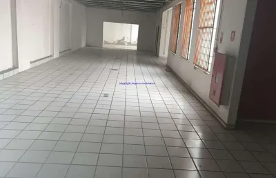 Loja 1.472m² e 02 banheiros.  condomínio com segurança/portaria.  excelente localização entre as ruas são benta, direita e quintino bocaiúva.