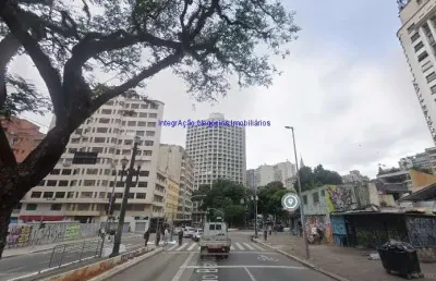 Loja 210m² e 01 banheiro.  excelente localização á 8 minutos andando para a estação do metrô republica; entre as ruas santa efigênia, antônio de godói