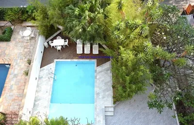 Apartamento  195m², 04 dormitórios (sendo suítes), 04 banheiros e 03 vagas de garagem.  condomínio com portaria e segurança.  excelente localização