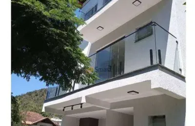 Casa com 3 dormitórios à venda, 145 m² por r$ 760.000,00 - albuquerque - teresópolis/rj