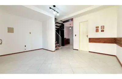 Casa em condomínio para venda no bairro vila nova em porto alegre