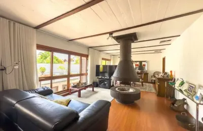 Casa para venda no bairro três figueiras em porto alegre