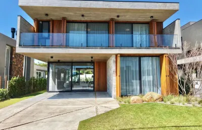 Casa 5 quartos sendo 4 suítes para venda no bairro capão novo em capão da canoa