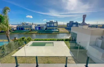 Casa 4 quartos sendo 4 suítes para venda no bairro xangrila em xangri-lá