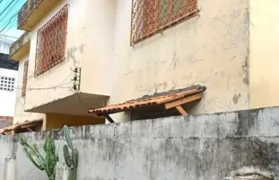Casa de 2 pavimentos em vila fechada! área total de 117m² nascente.