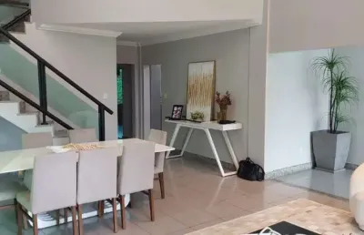 -cop 30 - casa de 2 pavimentos com 3 suítes no condomínio greenville 2! -área privativa de 650m². -área total de 578m². -04 vagas de garagem nascente.