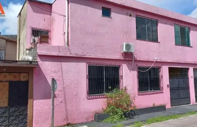 Casa de 2 pavimentos com 7 quartos sendo 2 suítes! área privativa de 254m². 01 vaga de garagem.