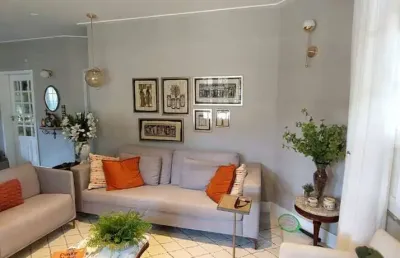 -cop 30 - casa de 2 pavimentos com 4 suítes no greenville 1! -área privativa de 600m². -02 vagas de garagem. -nascente.