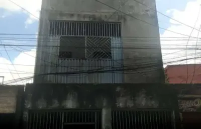 Casa de 3 pavimentos com ponto comercial no bairro do guamá! área privativa de 240m². 01 vaga de garagem.