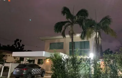 Casa de 2 pavimentos com 3 suítes + gabinete no condomínio fechado oásis! área privativa de 275m². 02 vagas de garagem. nascente.