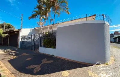 Casa com 4 quartos para alugar no Jardim América, Bauru 